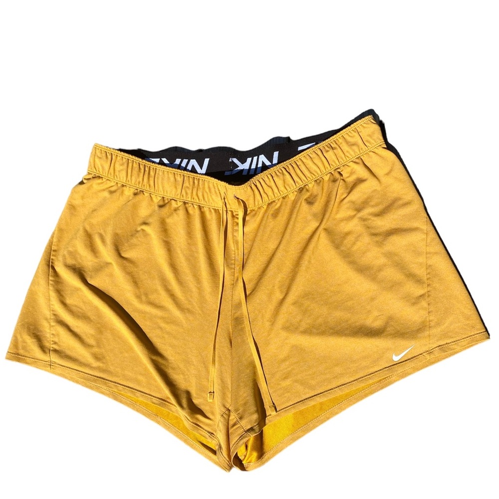 Women’s Nike athletics shorts size 2XL yellow gold color